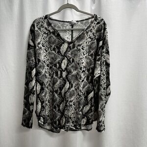 White Birch Women's Snakeskin Print V Neck Top Oversized Medium Classic